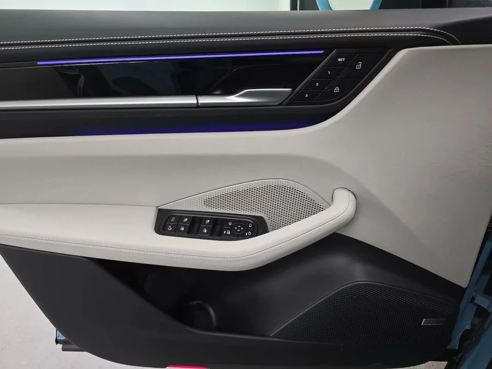 2026 Porsche Macan Electric - Image 23 of 31