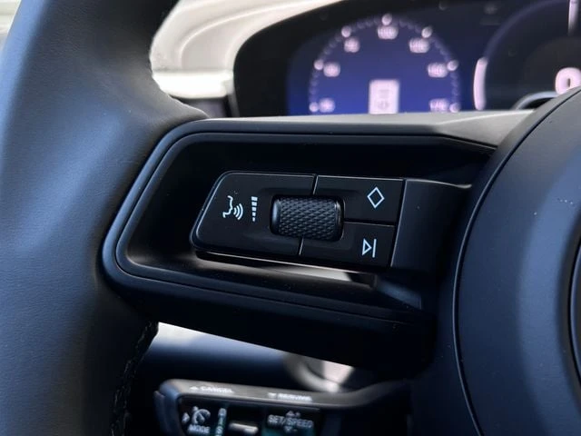 2026 Porsche Macan Electric - Image 16 of 31
