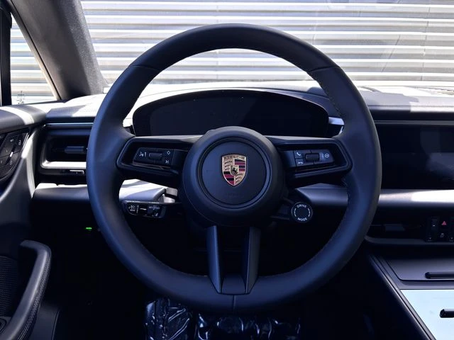 2026 Porsche Macan Electric - Image 14 of 31