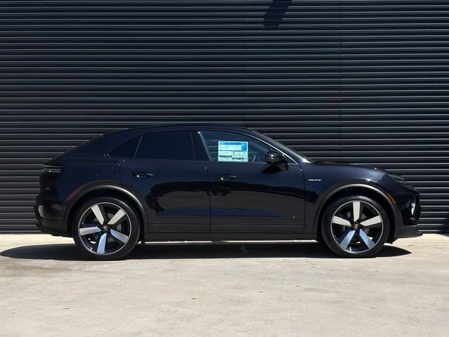 2026 Porsche Macan Electric - Image 8 of 31