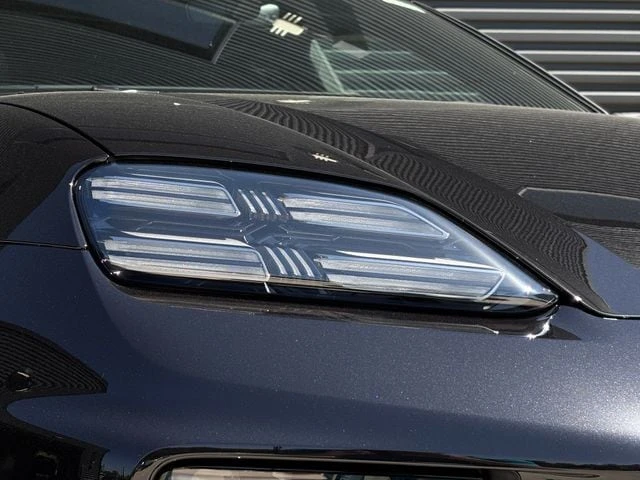 2026 Porsche Macan Electric - Image 12 of 31