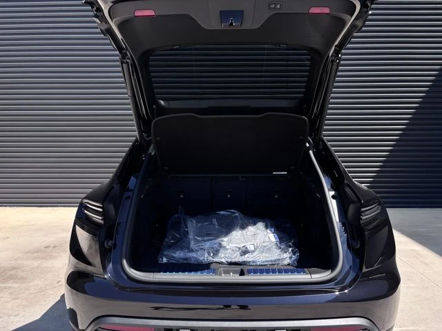 2026 Porsche Macan Electric - Image 28 of 31