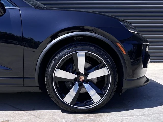 2026 Porsche Macan Electric - Image 11 of 31