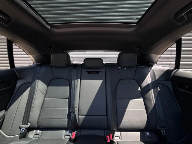 2026 Porsche Macan Electric - Image 27 of 31