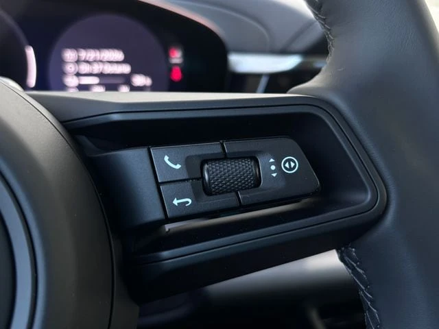2026 Porsche Macan Electric - Image 17 of 31