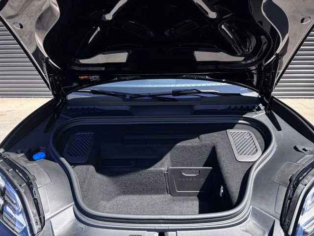 2026 Porsche Macan Electric - Image 29 of 31