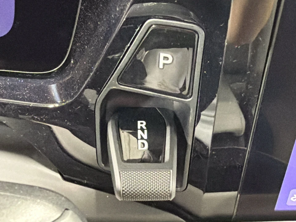 2026 Porsche Macan Electric - Image 29 of 31
