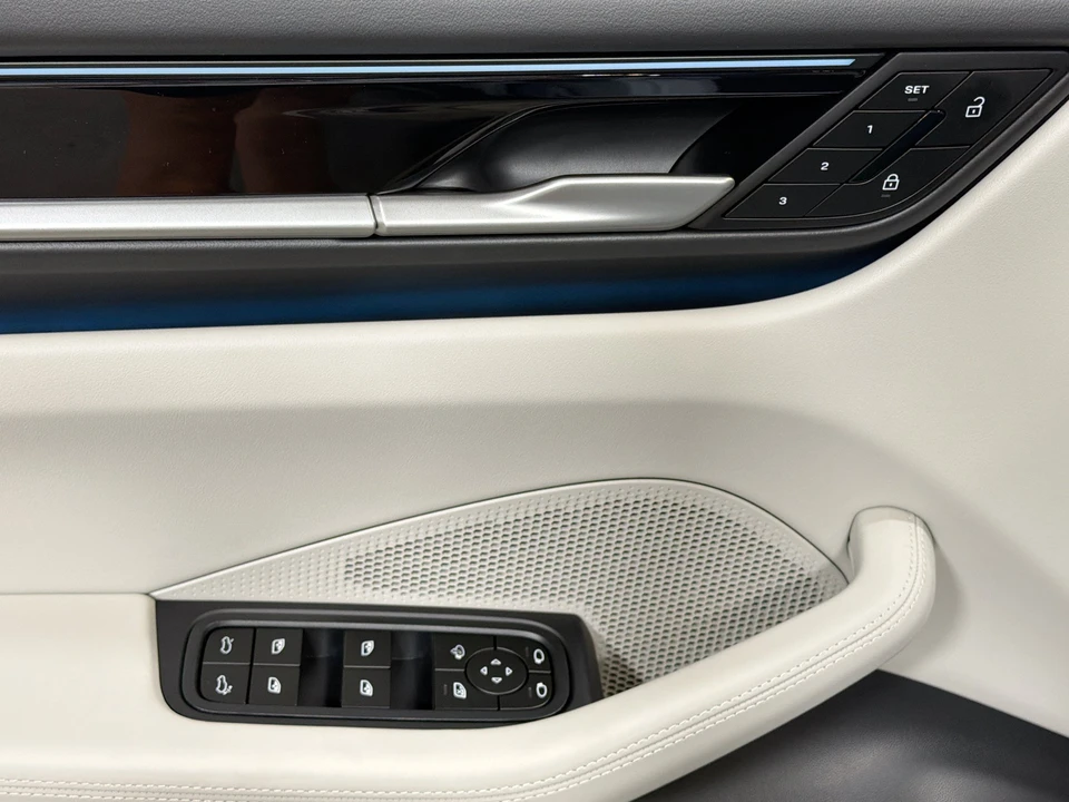 2026 Porsche Macan Electric - Image 24 of 31
