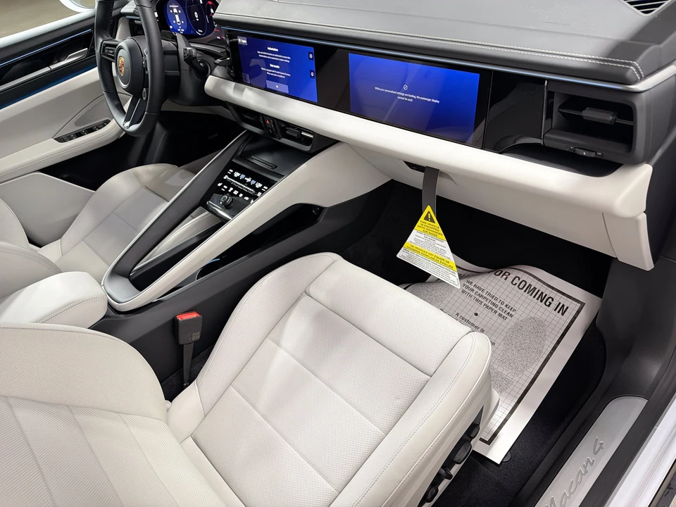 2026 Porsche Macan Electric - Image 16 of 31