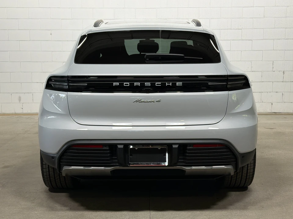 2026 Porsche Macan Electric - Image 8 of 31