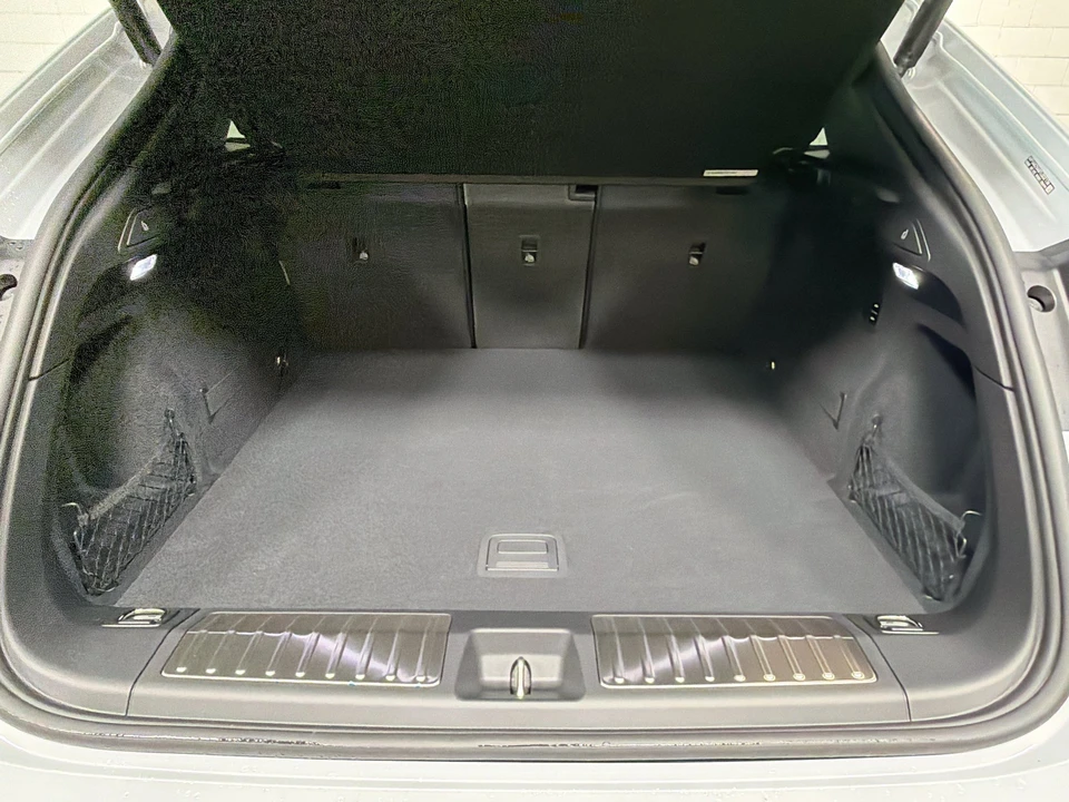 2026 Porsche Macan Electric - Image 13 of 31