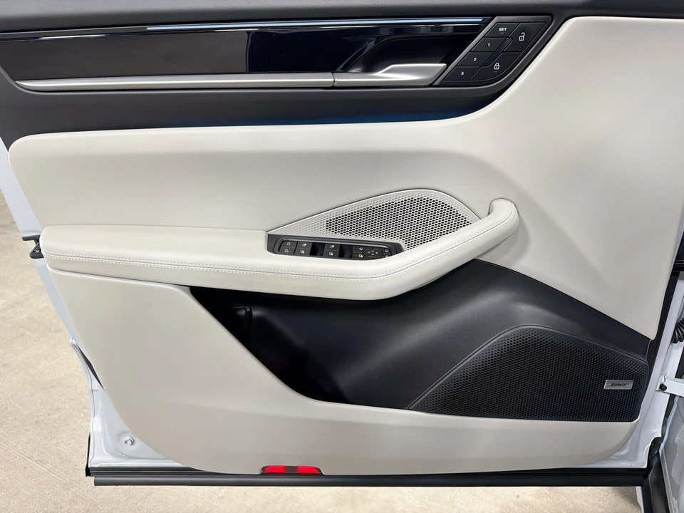 2026 Porsche Macan Electric - Image 23 of 31