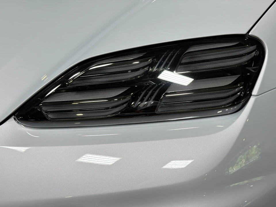 2026 Porsche Macan Electric - Image 10 of 31