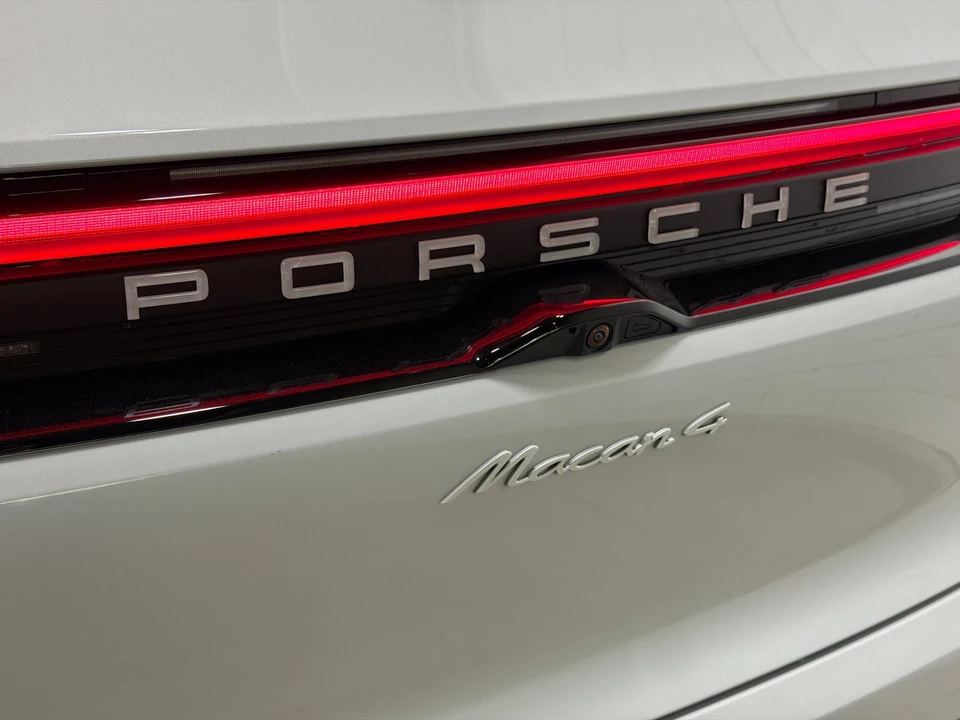 2026 Porsche Macan Electric - Image 12 of 31