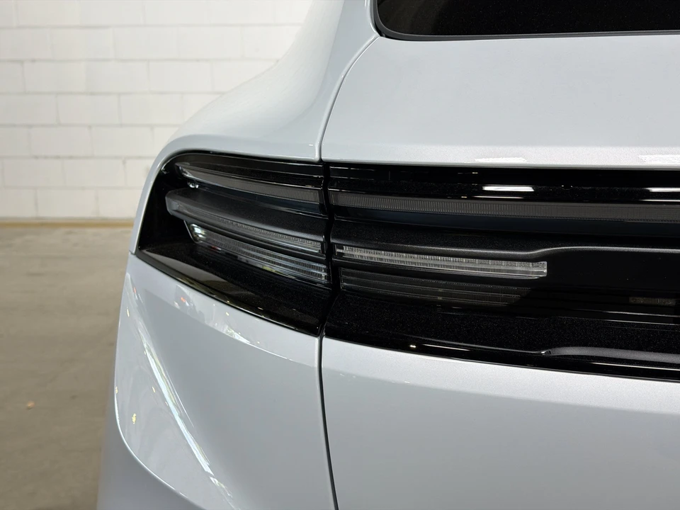 2026 Porsche Macan Electric - Image 11 of 31