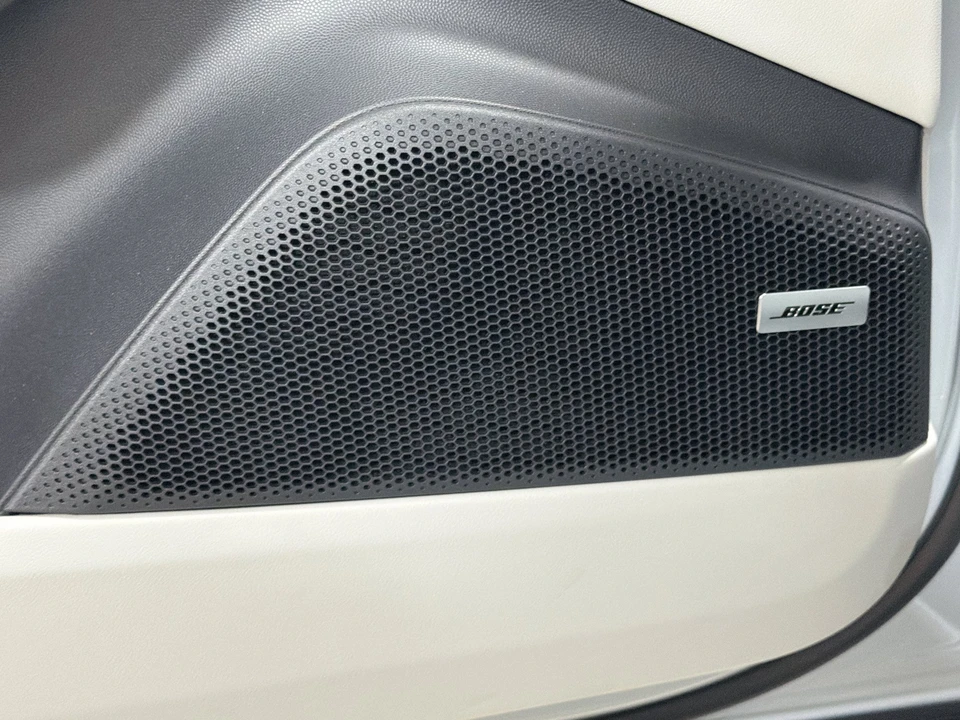 2026 Porsche Macan Electric - Image 25 of 31
