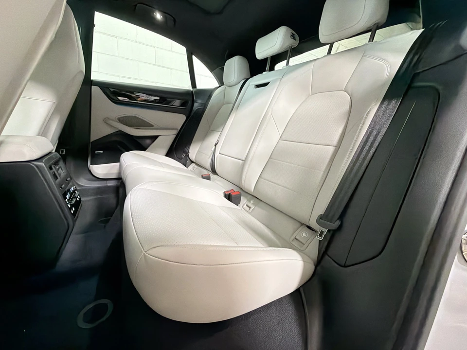 2026 Porsche Macan Electric - Image 22 of 31