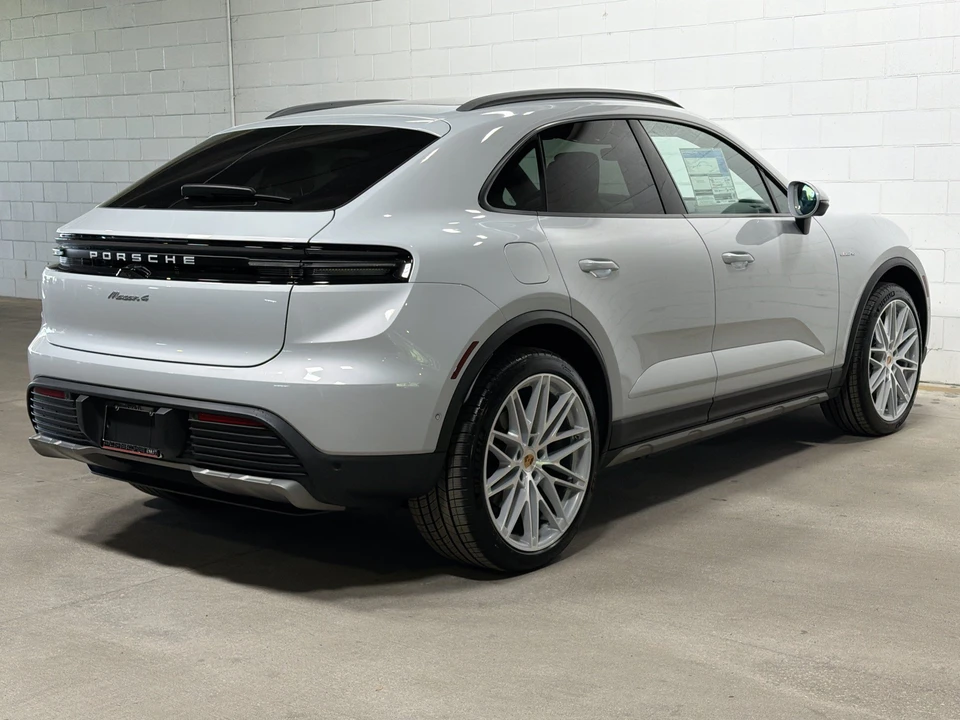 2026 Porsche Macan Electric - Image 7 of 31