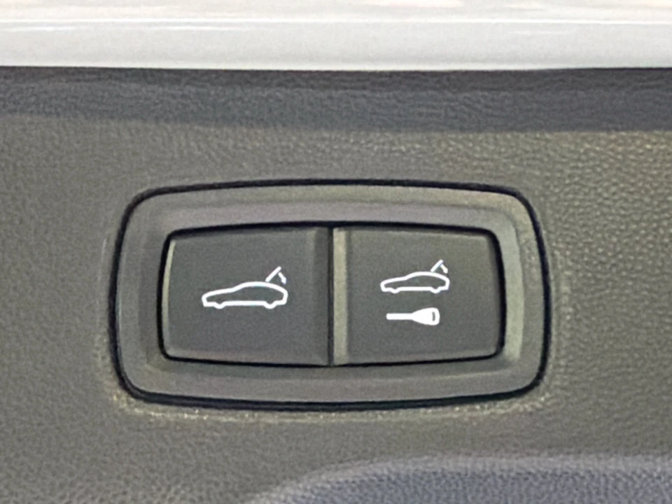 2026 Porsche Macan Electric - Image 15 of 31