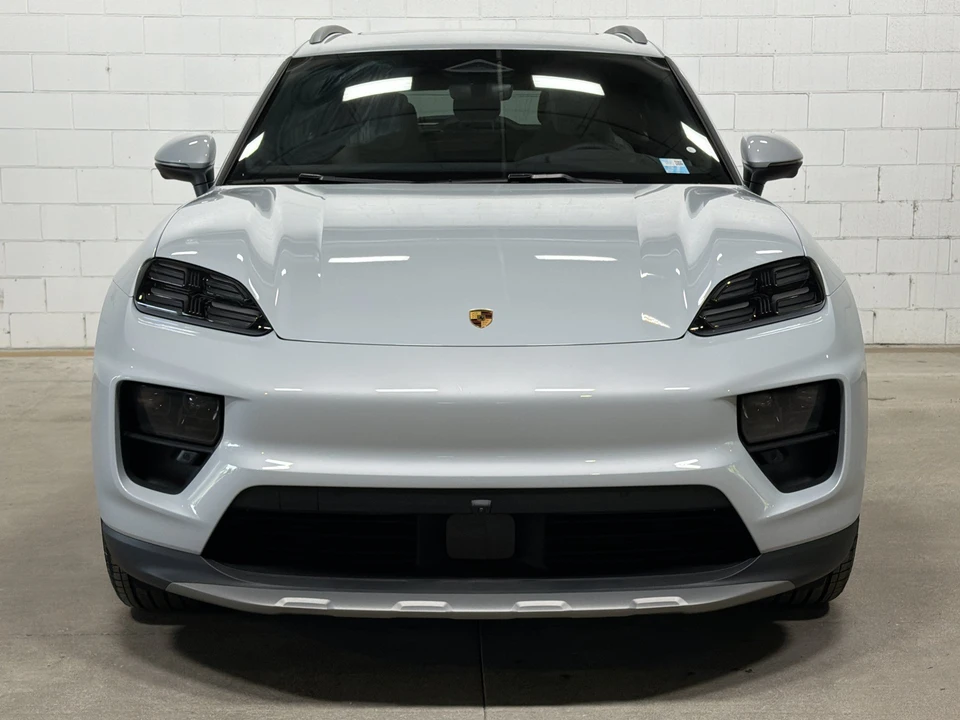 2026 Porsche Macan Electric - Image 9 of 31
