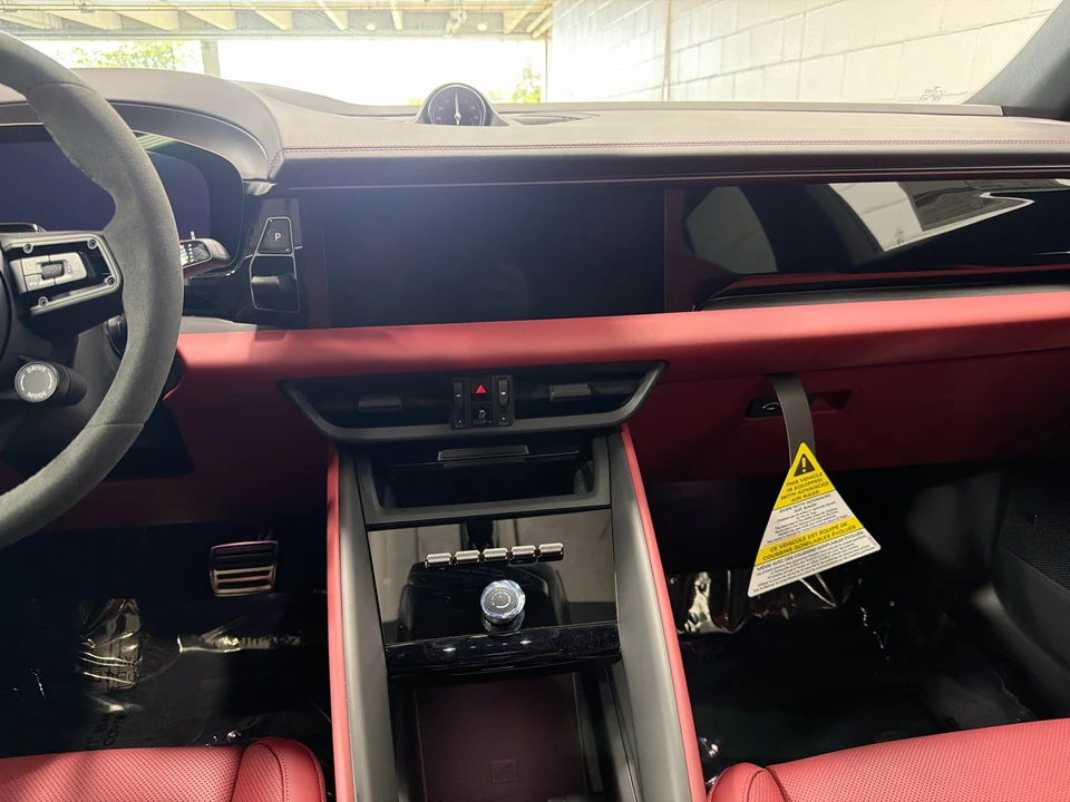 2026 Porsche Macan Electric - Image 20 of 31