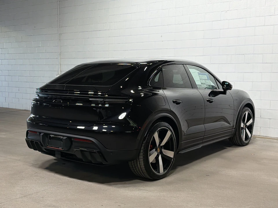 2026 Porsche Macan Electric - Image 7 of 31