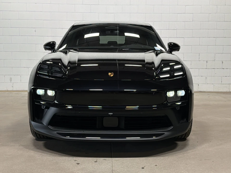 2026 Porsche Macan Electric - Image 9 of 31