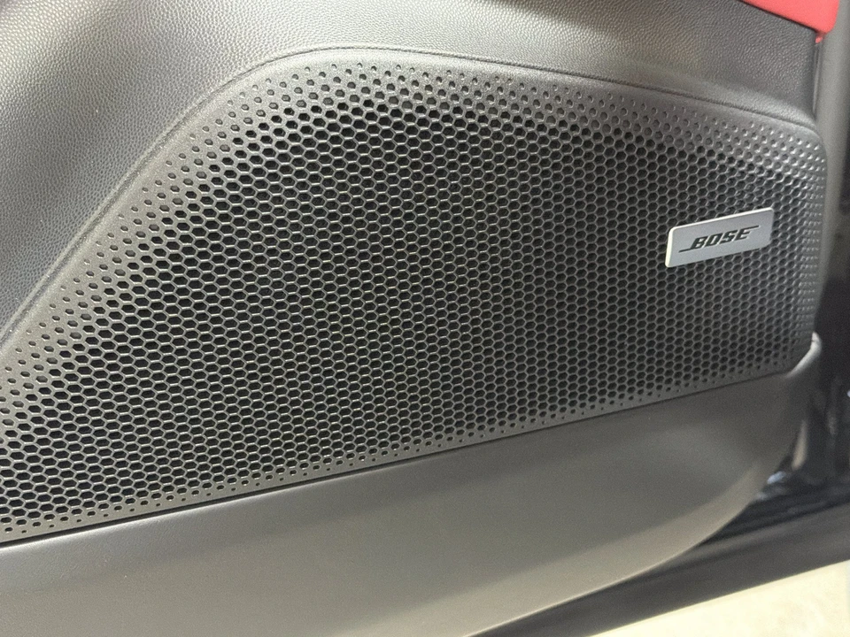 2026 Porsche Macan Electric - Image 25 of 31