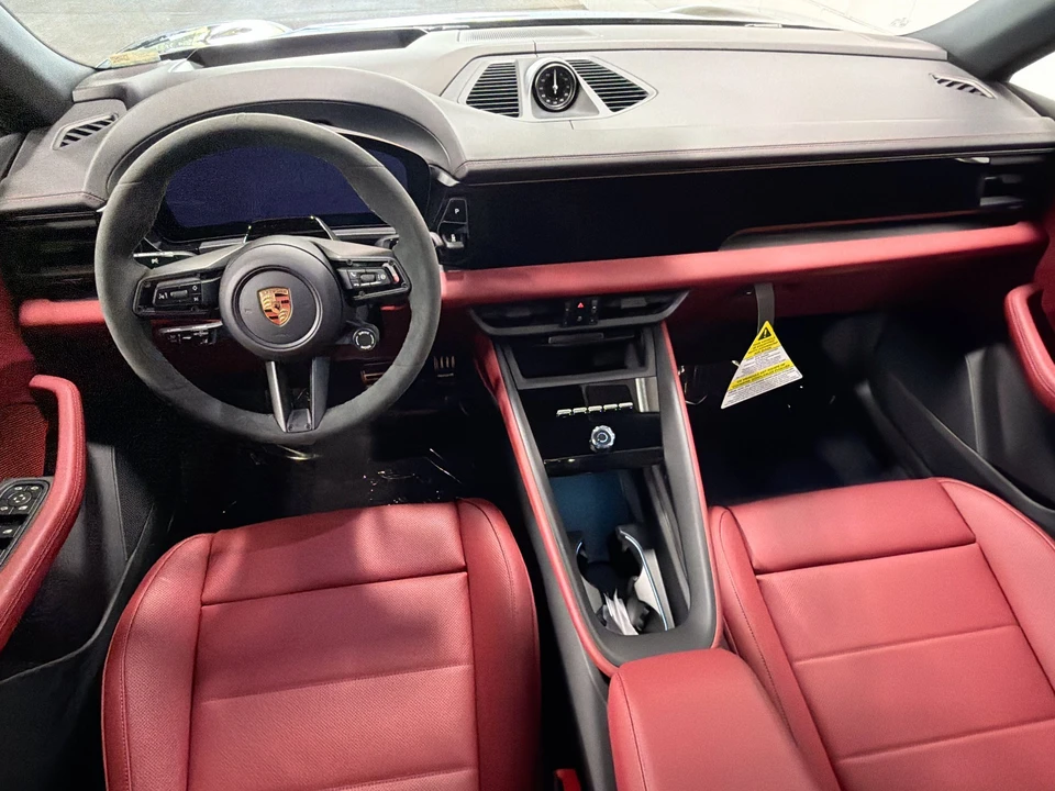 2026 Porsche Macan Electric - Image 17 of 31