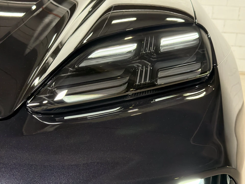 2026 Porsche Macan Electric - Image 10 of 31