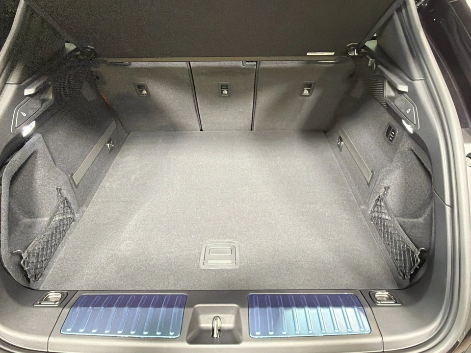 2026 Porsche Macan Electric - Image 13 of 31