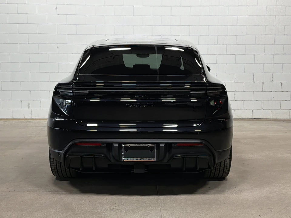 2026 Porsche Macan Electric - Image 8 of 31