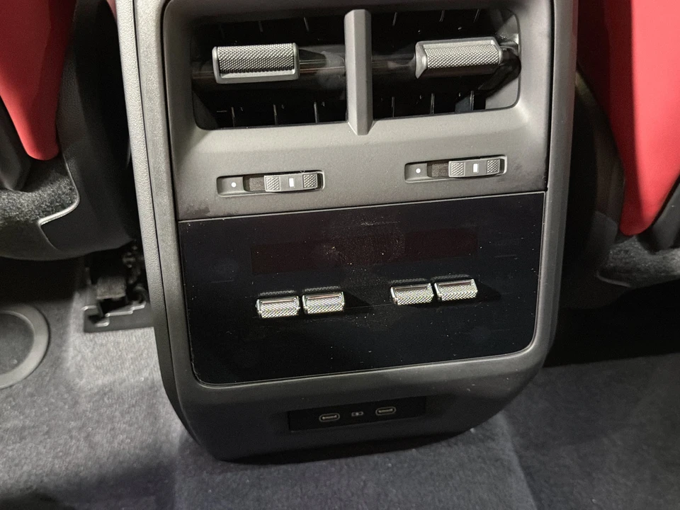 2026 Porsche Macan Electric - Image 21 of 31