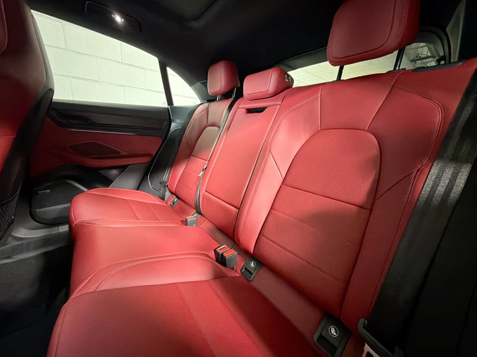 2026 Porsche Macan Electric - Image 22 of 31