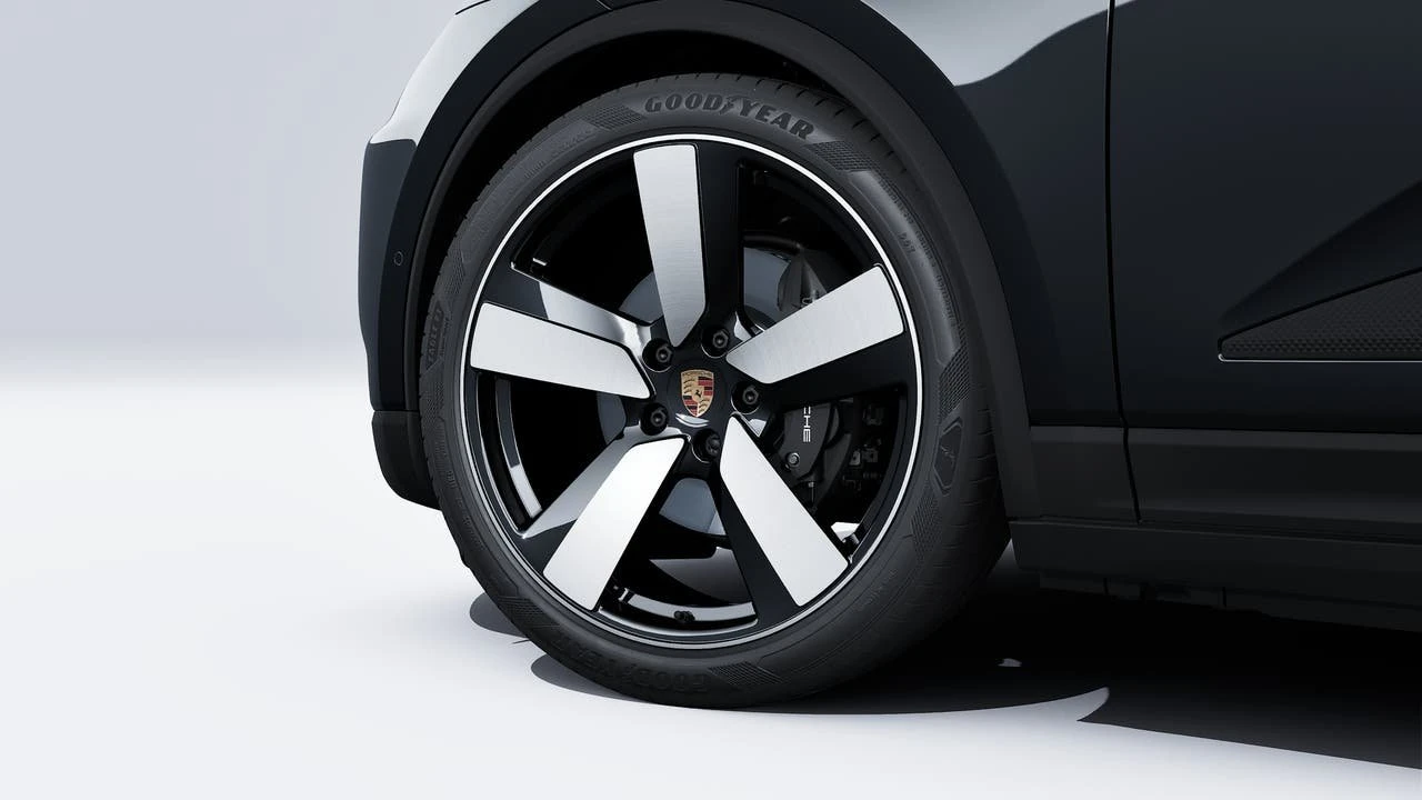 2026 Porsche Macan Electric - Image 10 of 14