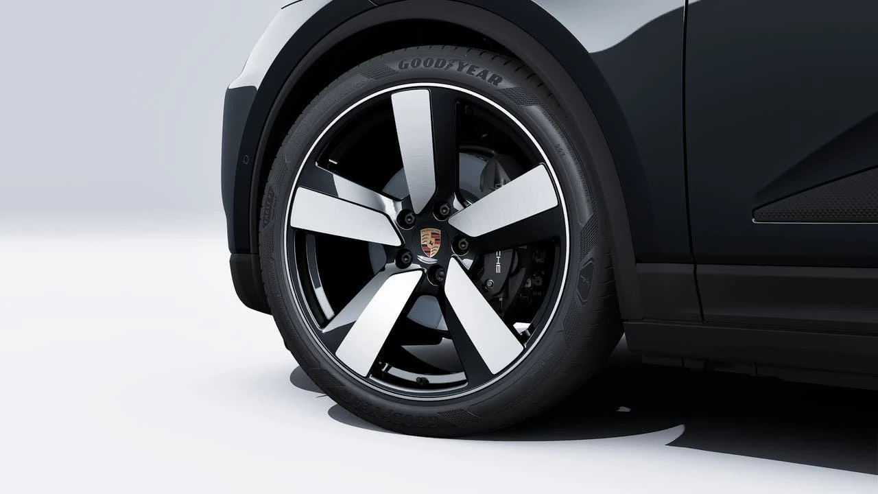 2026 Porsche Macan Electric - Image 10 of 14