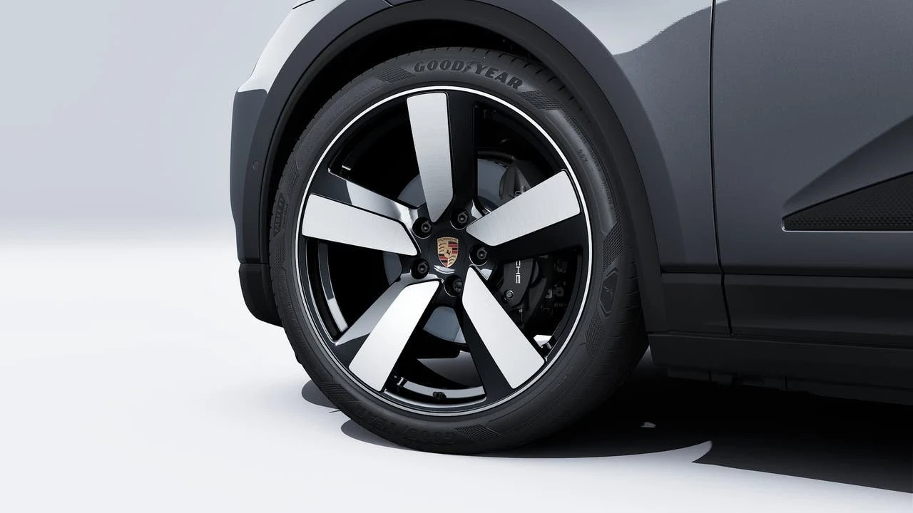 2026 Porsche Macan Electric - Image 10 of 14