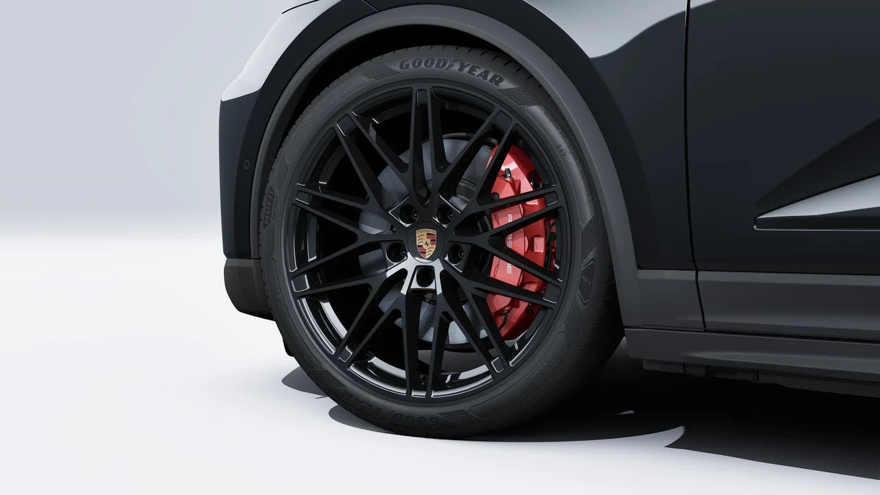 2026 Porsche Macan GTS - Image 10 of 14