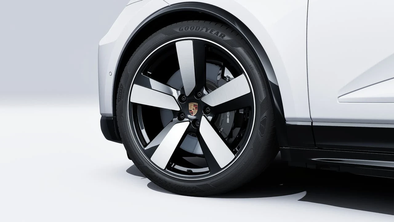 2026 Porsche Macan GTS - Image 10 of 14
