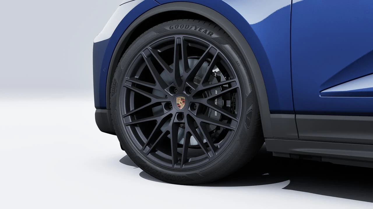 2026 Porsche Macan GTS - Image 10 of 14