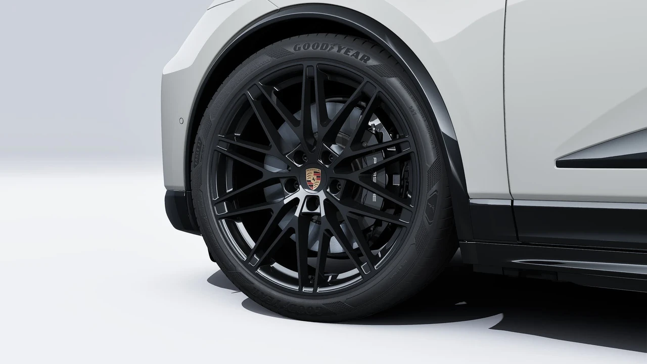 2026 Porsche Macan GTS - Image 10 of 14