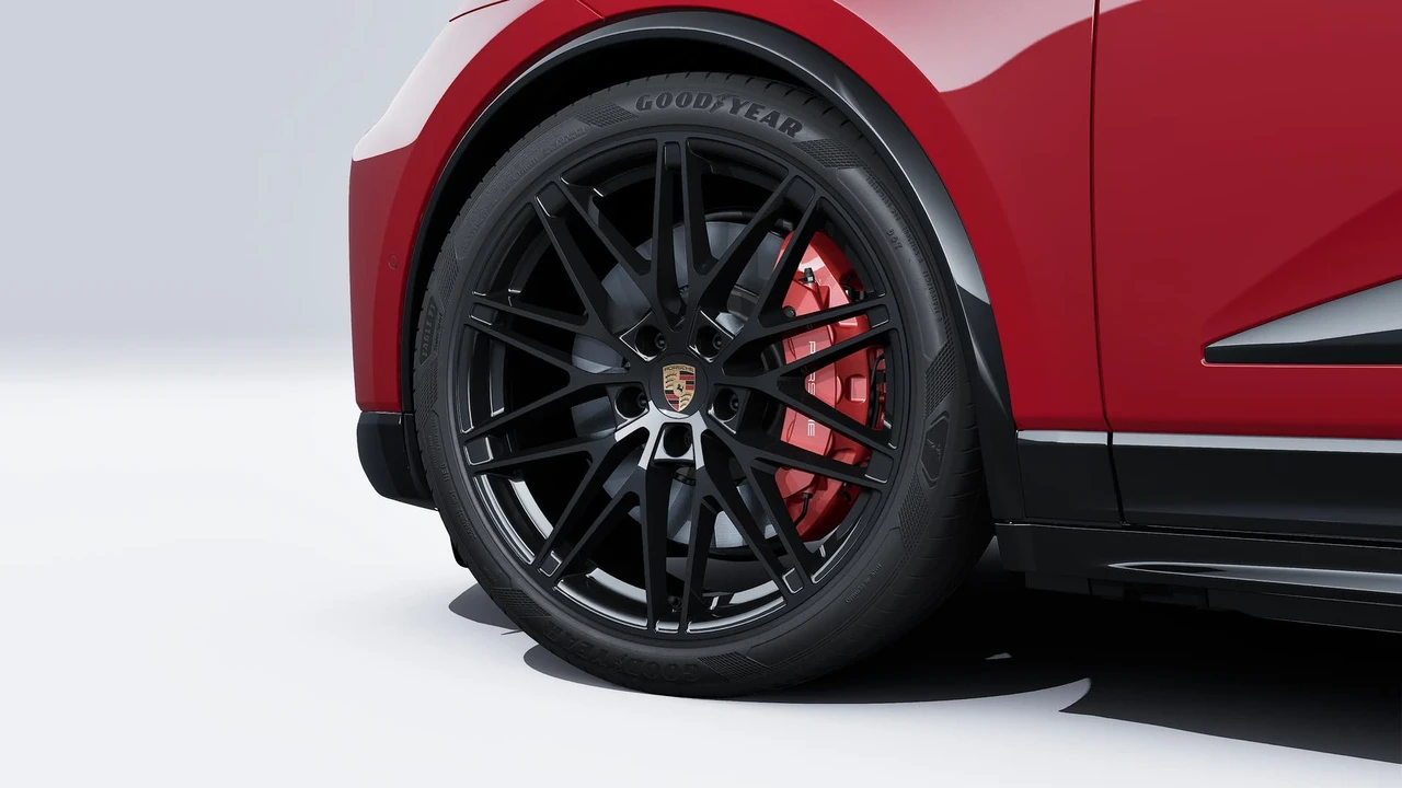 2026 Porsche Macan GTS - Image 10 of 14