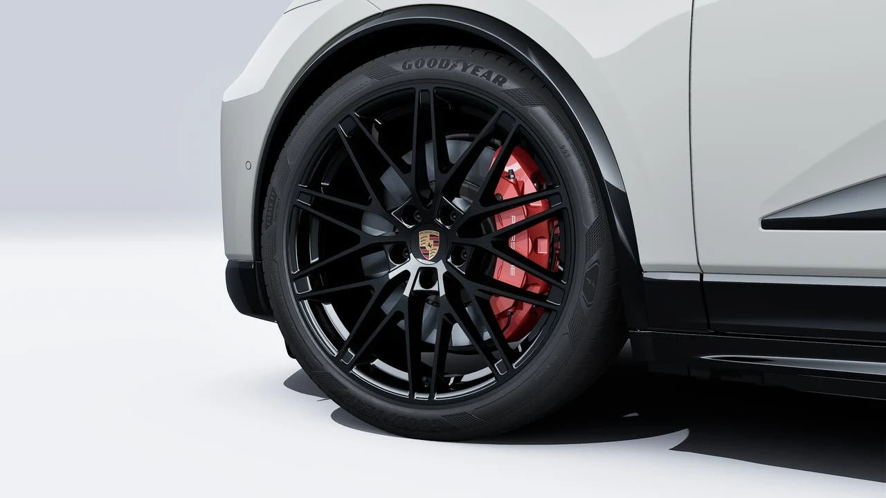 2026 Porsche Macan GTS - Image 10 of 14