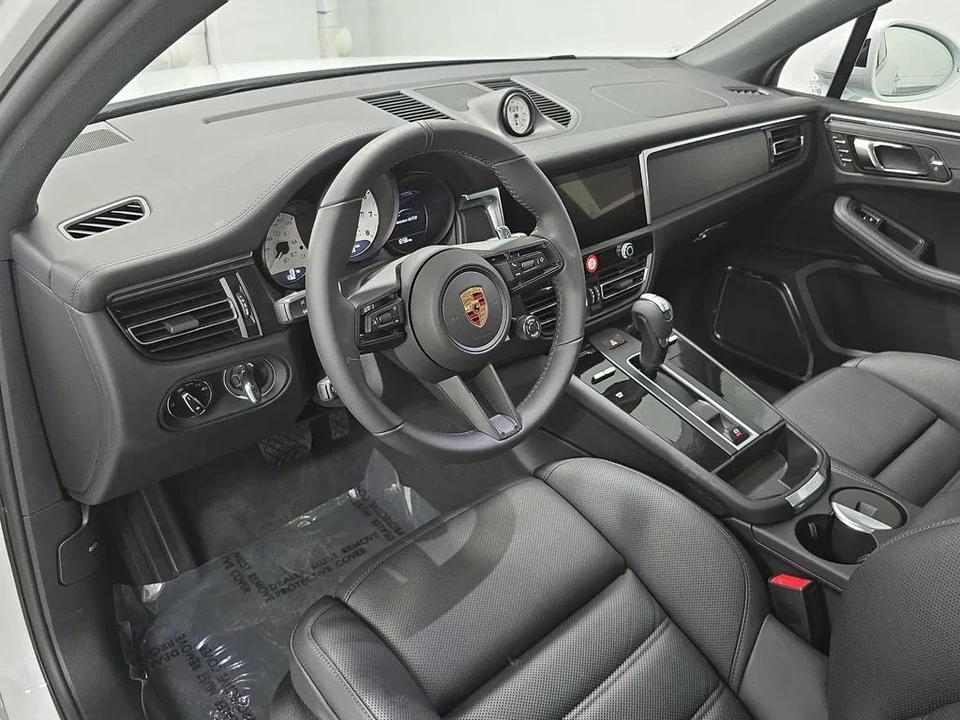 2026 Porsche Macan GTS - Image 4 of 31