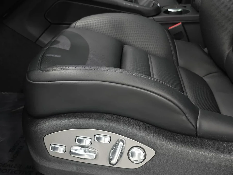 2026 Porsche Macan GTS - Image 25 of 31