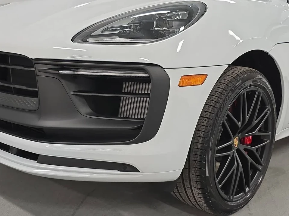2026 Porsche Macan GTS - Image 11 of 31