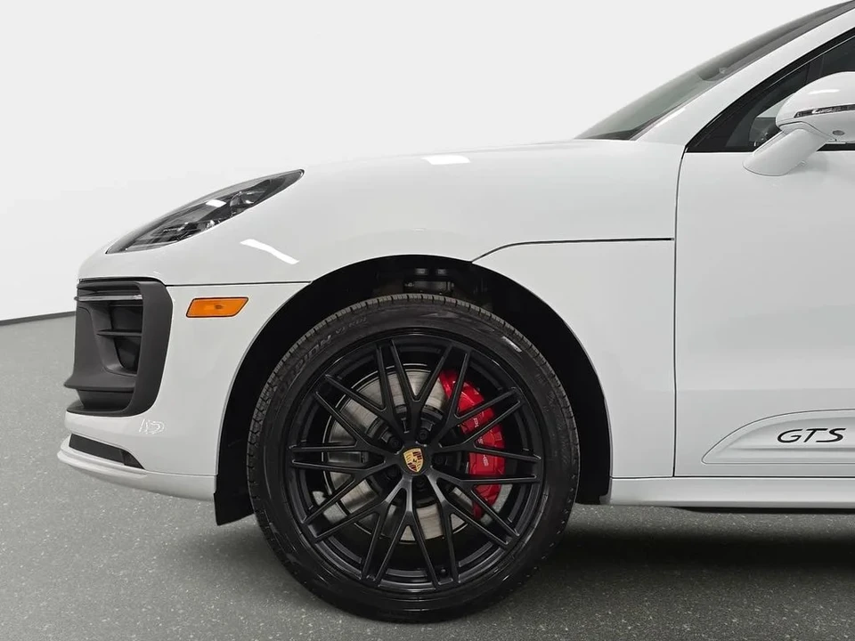 2026 Porsche Macan GTS - Image 10 of 31
