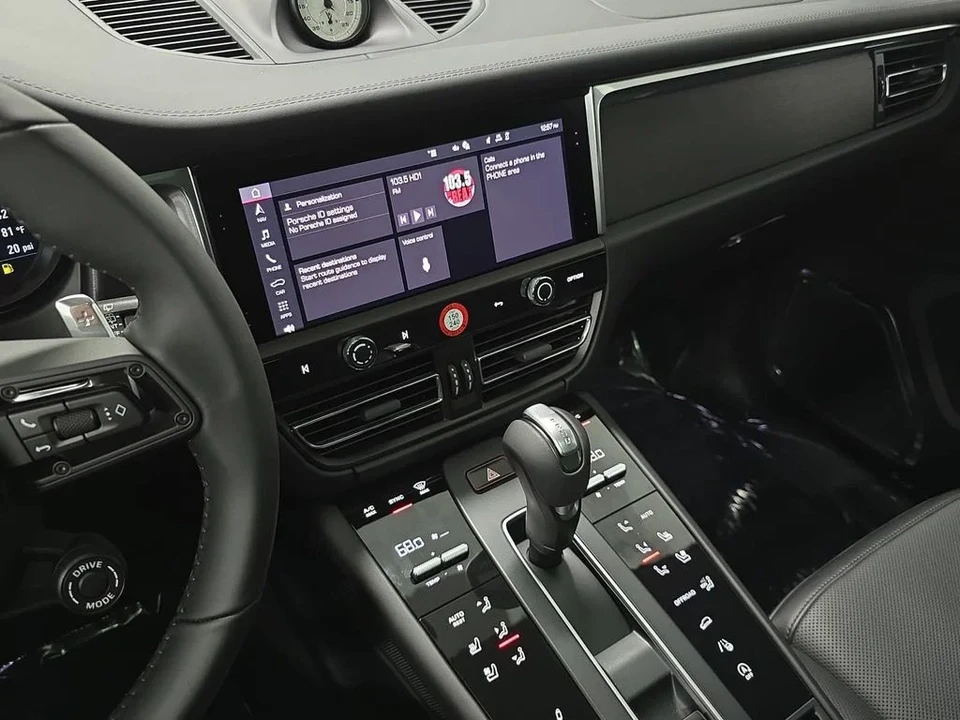 2026 Porsche Macan GTS - Image 15 of 31