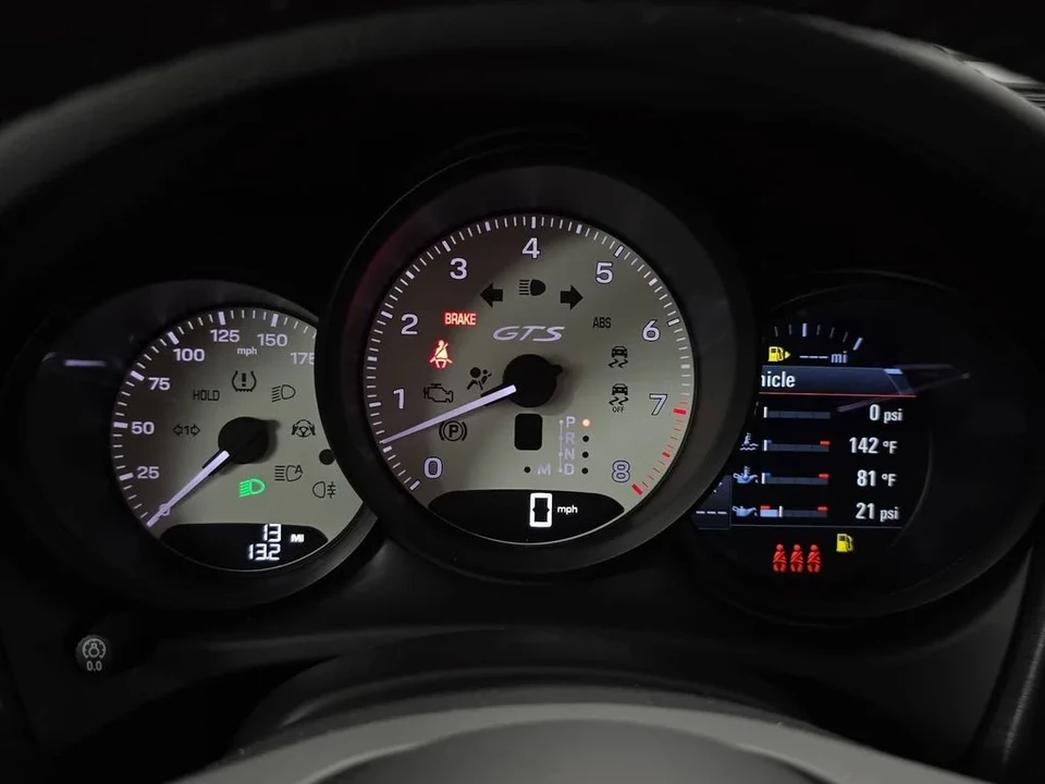 2026 Porsche Macan GTS - Image 14 of 31