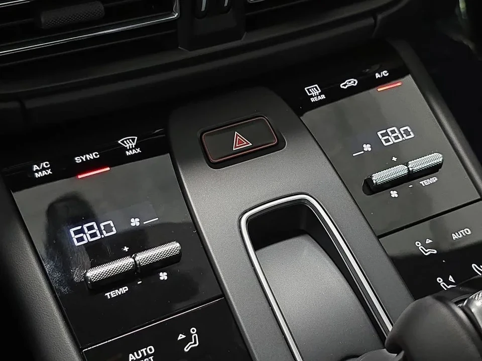 2026 Porsche Macan GTS - Image 19 of 31